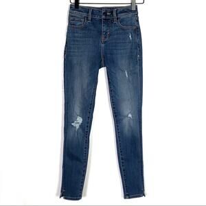 Habitual medium wash distressed low rise skinny leg jeans size 24 B179
